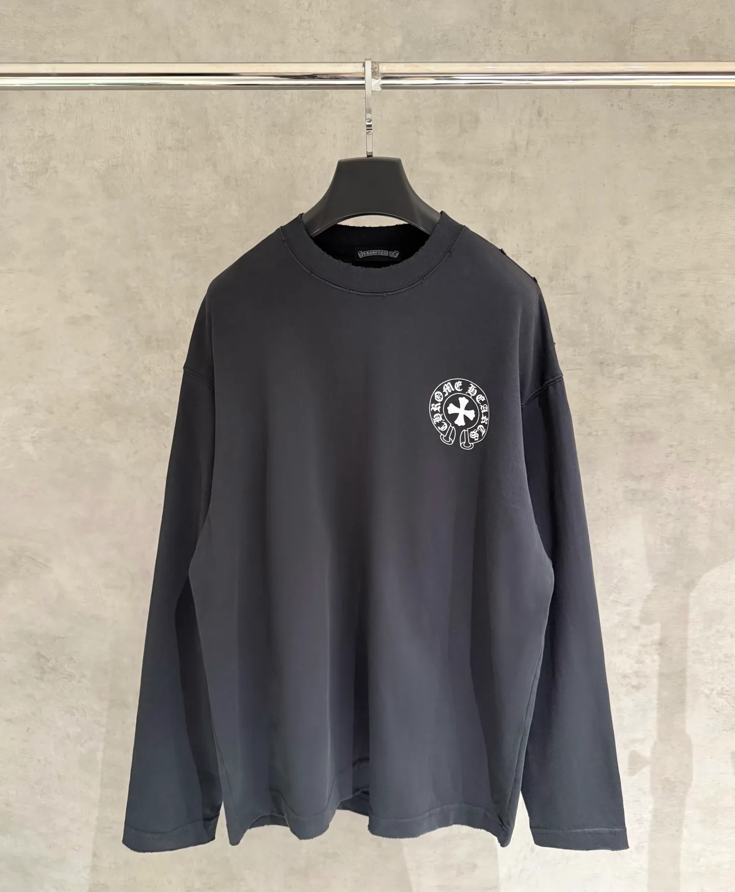 🅿️340 [Strict quality control] CH Croixin's new long-sleeved sweatshirt T-shirt. Heavy 340g double yarn fabric. Wash the whole garment twice. Frayed and torn on all four sides. Heavy fabric. The neckline is made of icy Solona. Loose fit. Deep, wide and stylish. No deformation or shrinkage. Color: 3 colors, black, white and gray. Size: M-2xl